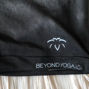 BRAND NEW Beyond Yoga Pocket Infinity Scarf